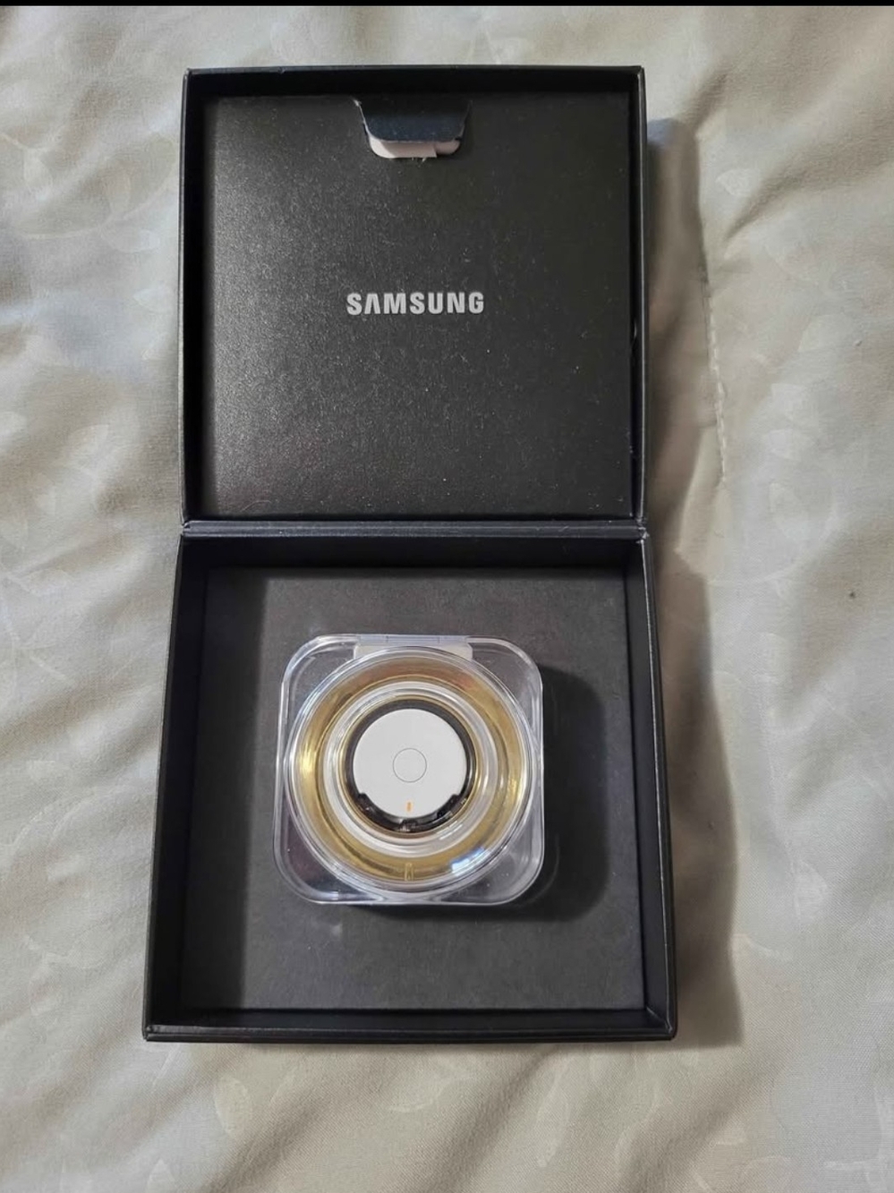 Samsung Galaxy Smart Ring
Size 12 in Titanium Gold